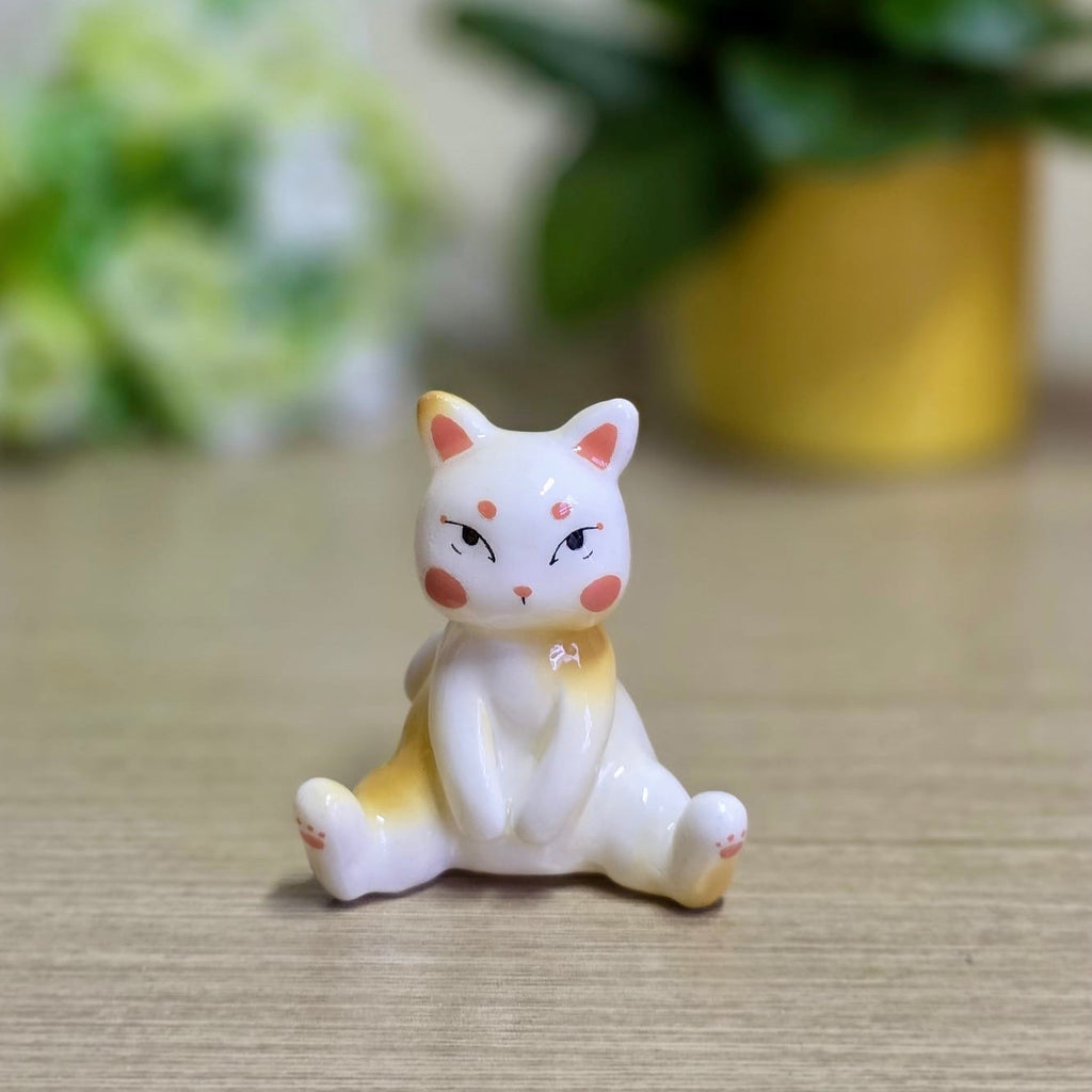 Marshmallow Sassy Cat Sculpture