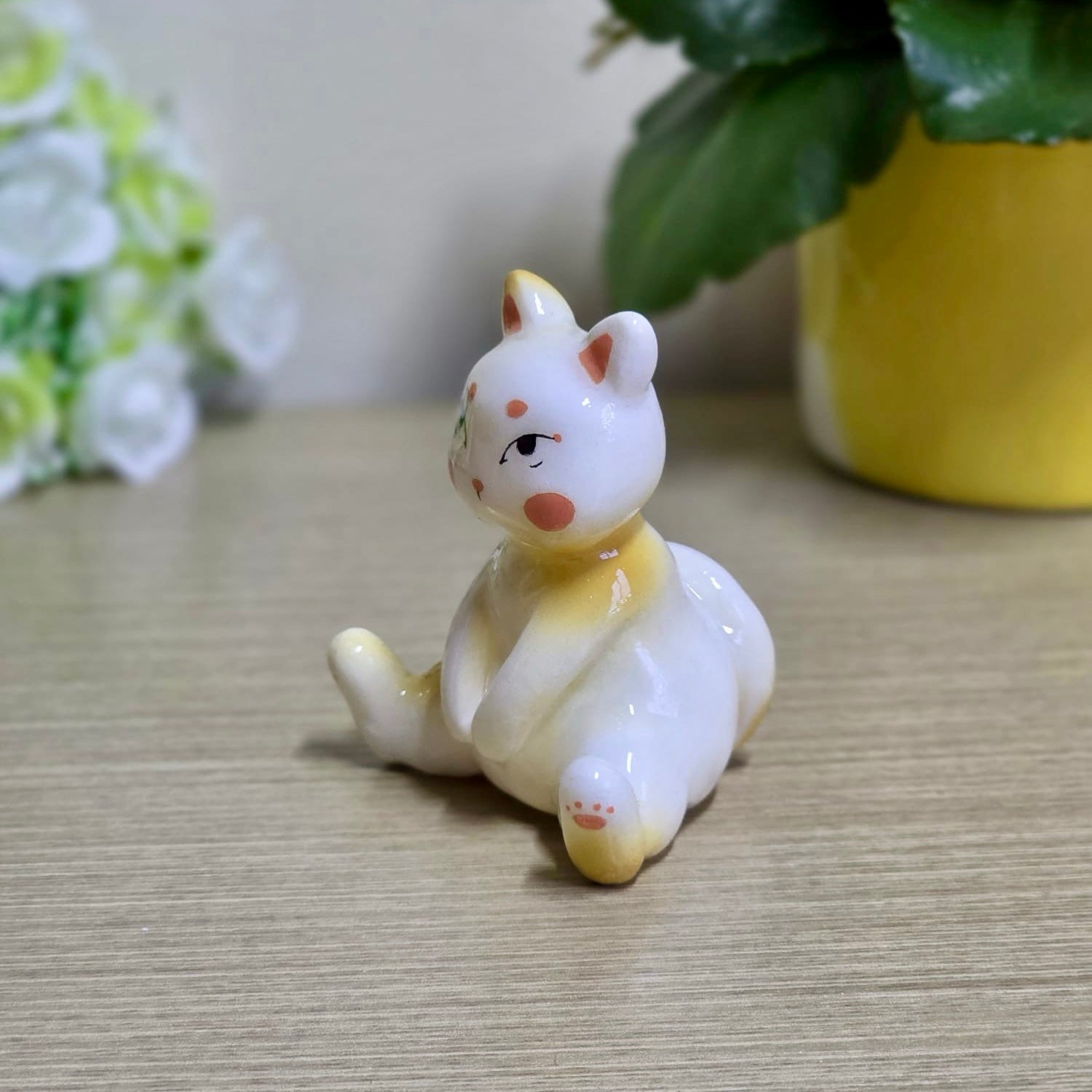 Marshmallow Sassy Cat Sculpture